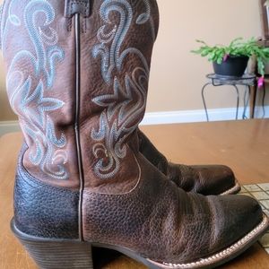 GUC Women's Brown Leather Ariat Legend Cowgirl Boots with Square Toe, size 8B